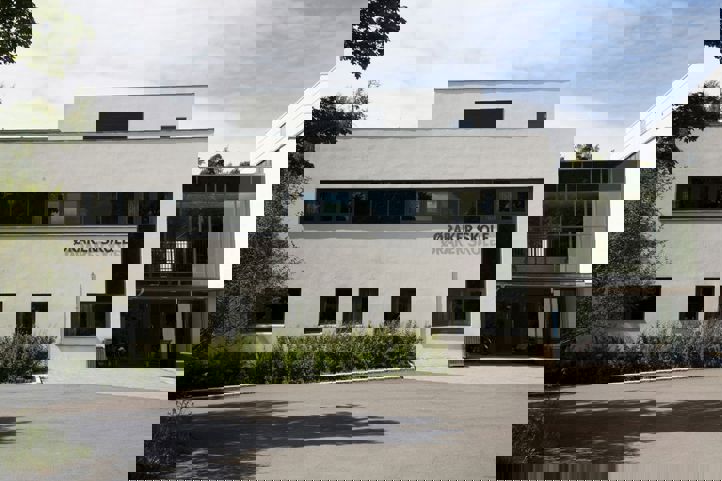 Skolens front
